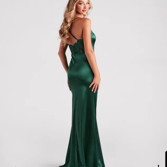 Windsor Abigail Ruched Satin Mermaid Dress, emerald green, size xs, NWT. - Picture 2 of 6